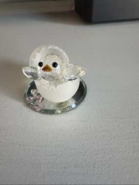 Crystal World Baby Chick hatching